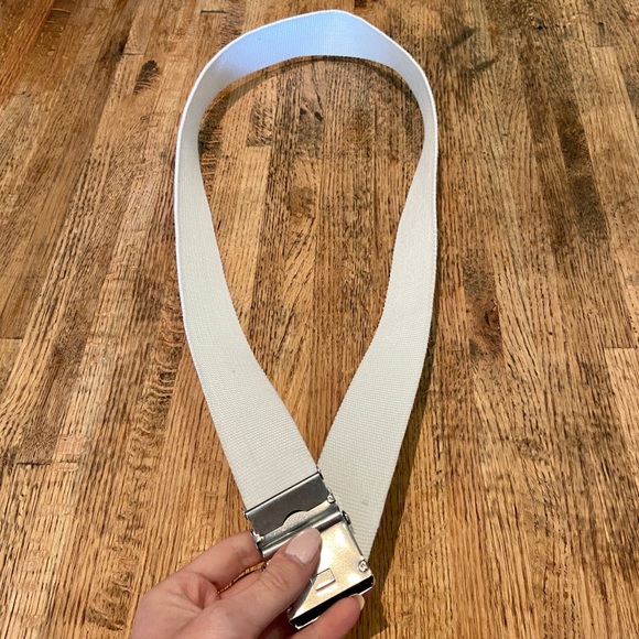 Textured white belt with multicolor butterflies - Picture 4 of 7